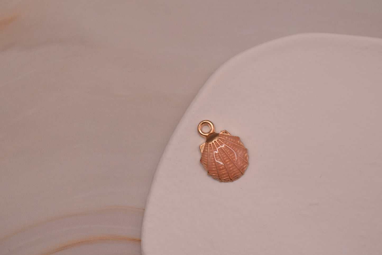 Alloy Shell Pendant