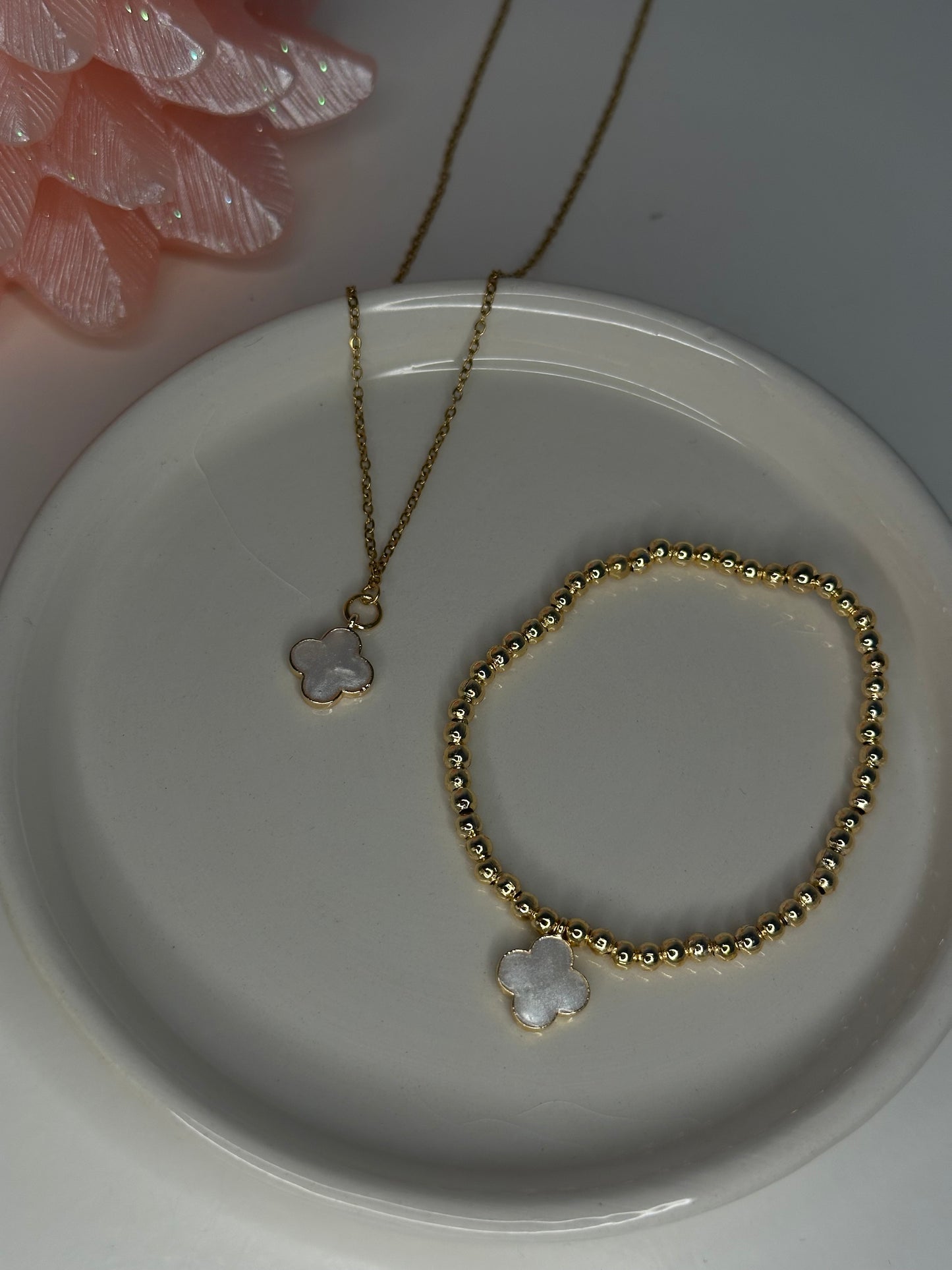 White Clover Necklace Gold