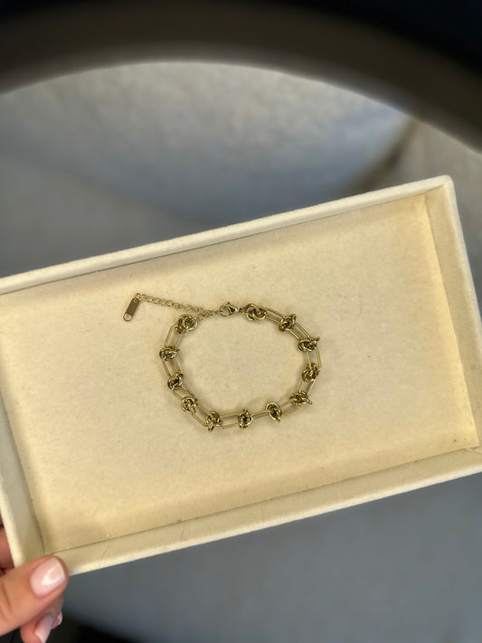 Knot Design Bracelet Chain Gold