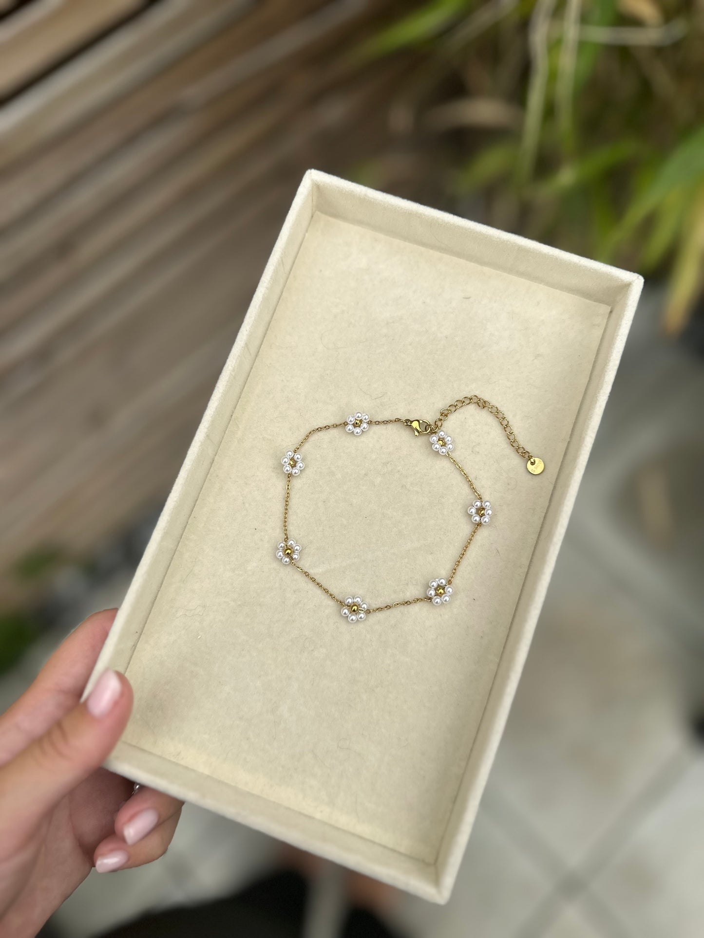 White Daisy Anklet