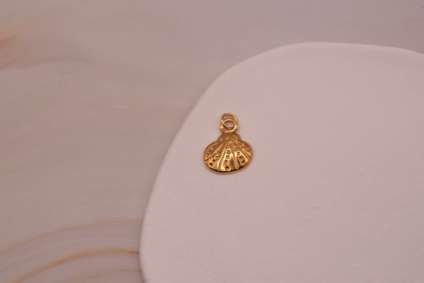 Flat Small Shell Gold